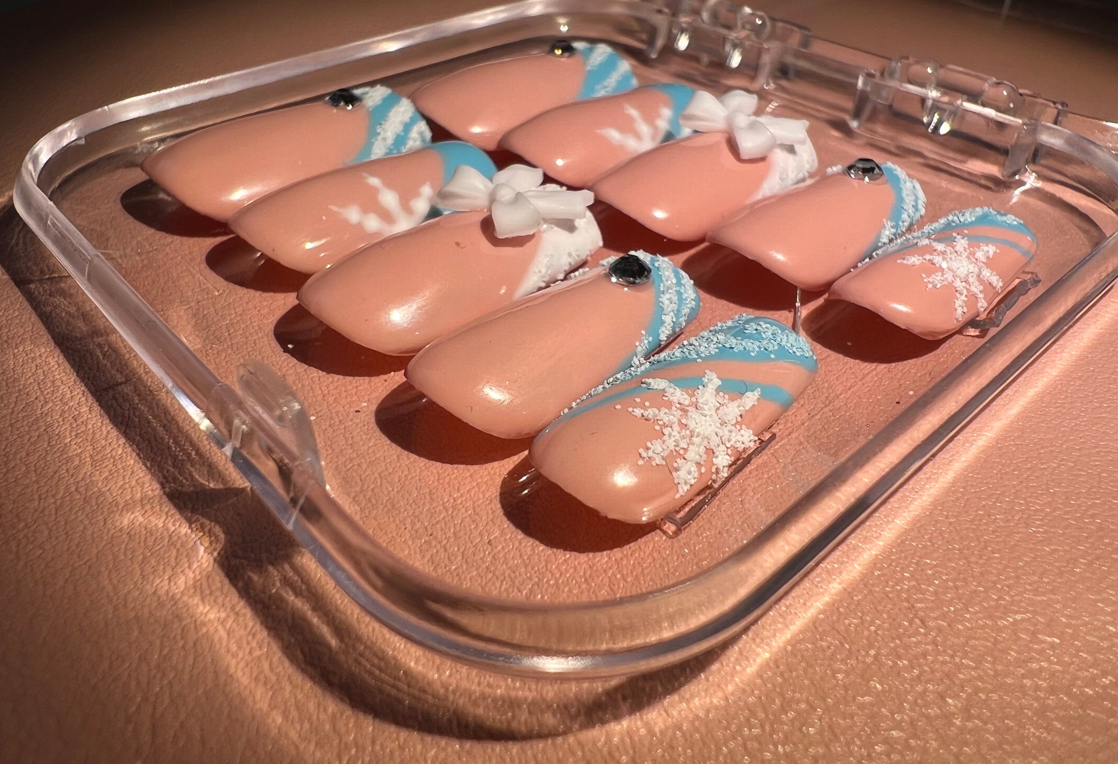 Press on Frozen Romance & Kit omaggio