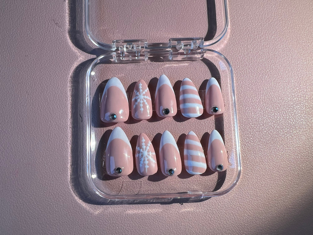 Press on Cozy Alpine Almond & Kit omaggio