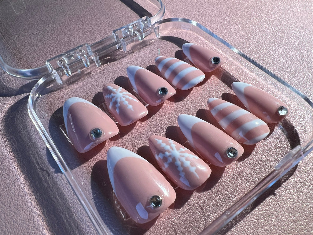 Press on Cozy Alpine Almond & Kit omaggio