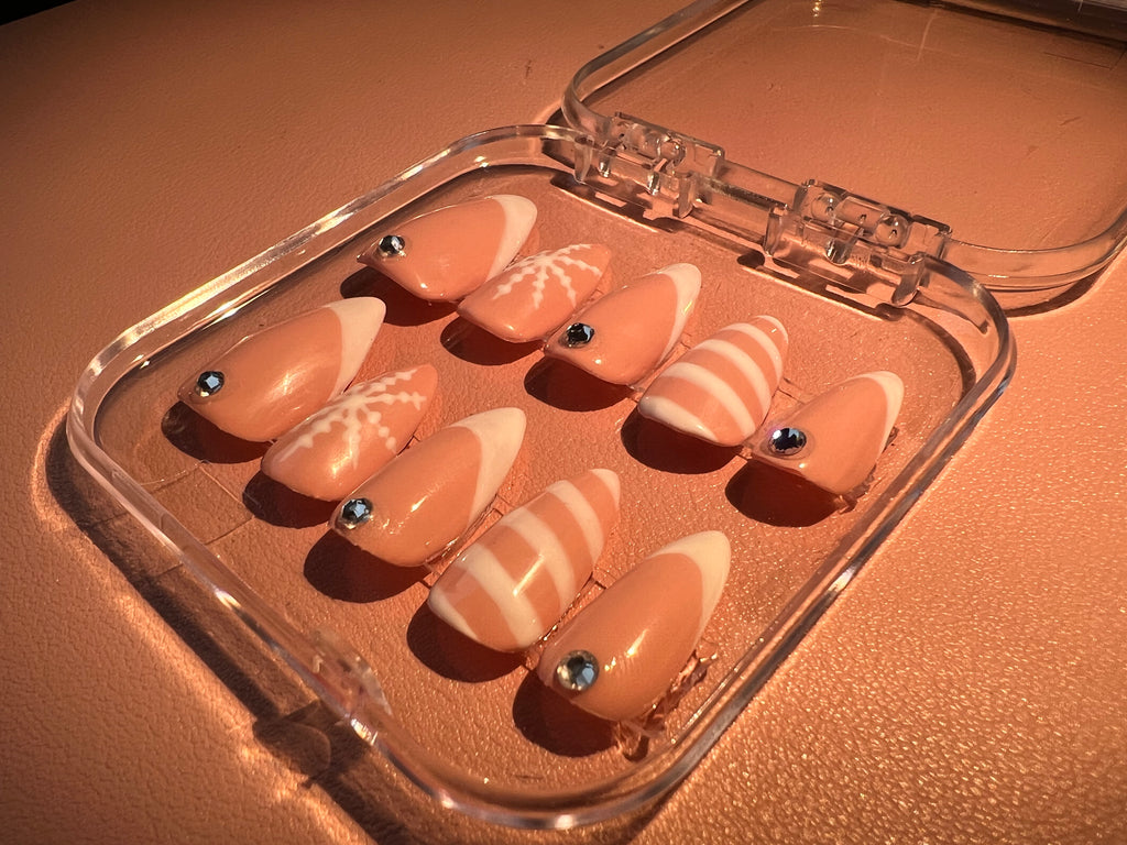 Press on Cozy Alpine Almond & Kit omaggio